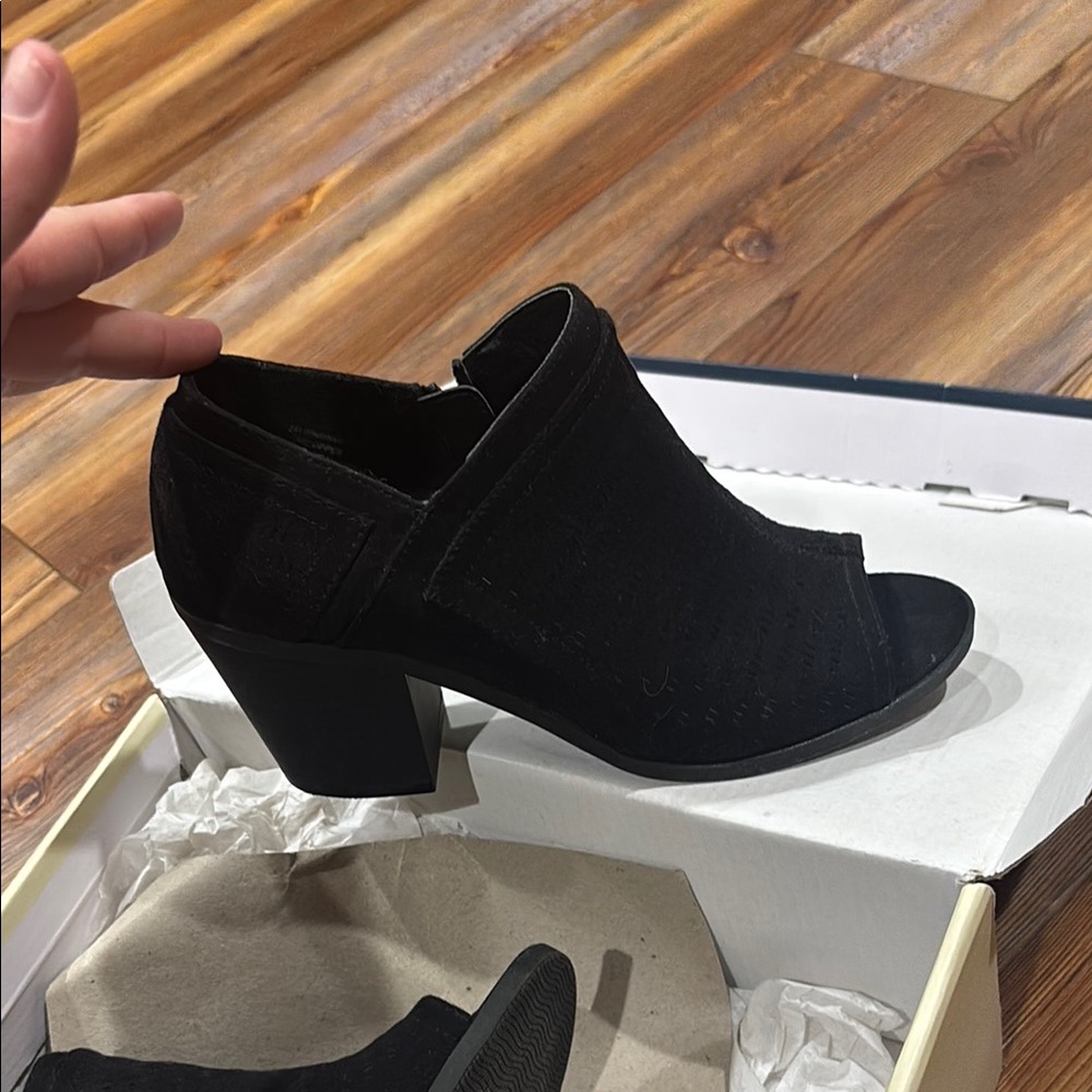 Elegant Black Women's Heeled Shoes